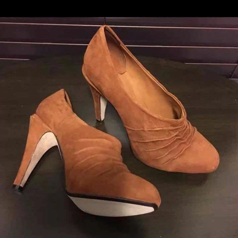 Max studio size 6 1/2 booties